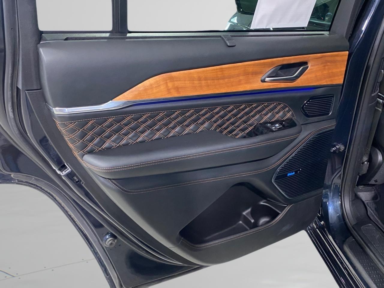 Jeep Grand Cherokee L Summit 4WD 2023