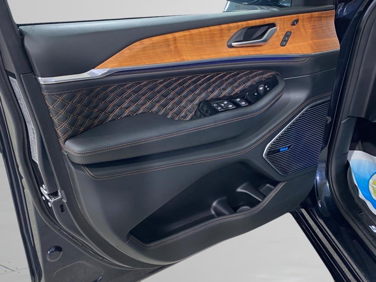 Jeep Grand Cherokee L Summit 4WD 2023