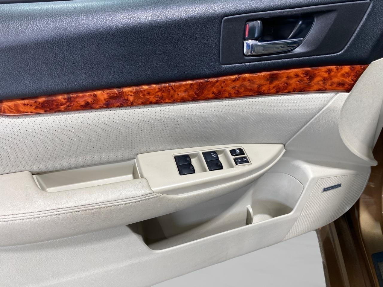 Subaru Legacy 2.5i Limited 2011