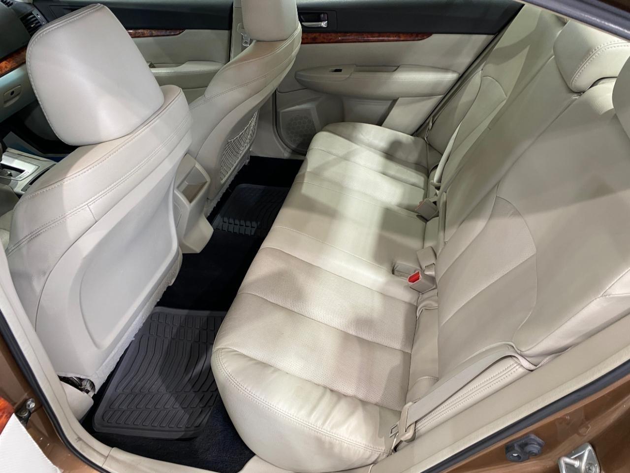 Subaru Legacy 2.5i Limited 2011