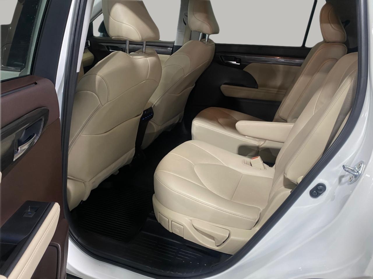 Toyota Highlander Limited AWD V6 2021
