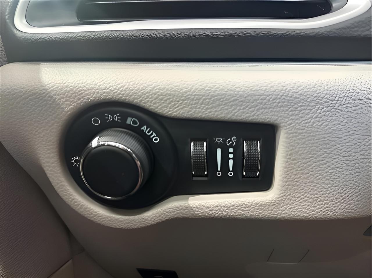 Chrysler Voyager LX 2023