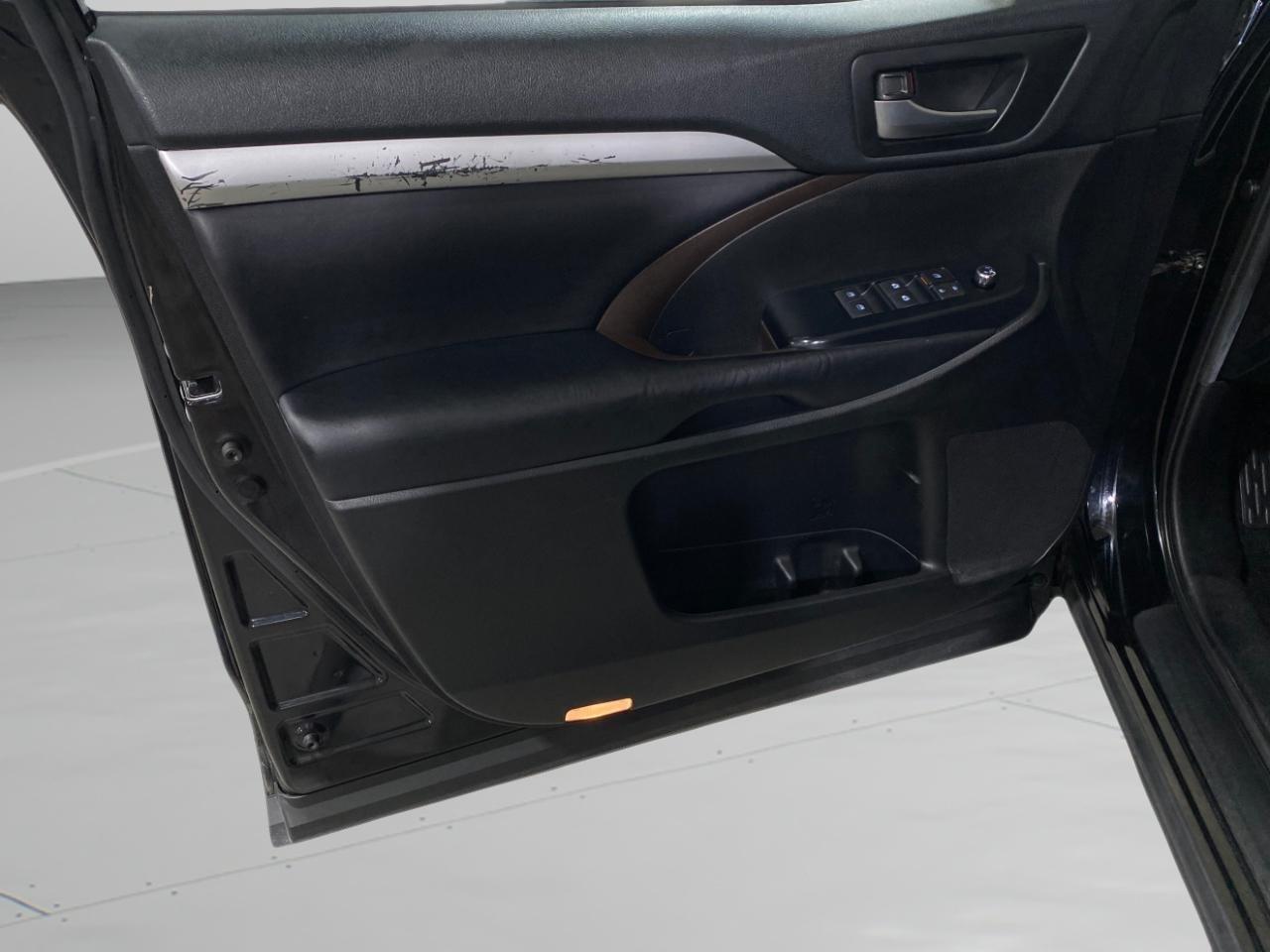 Toyota Highlander XLE AWD V6 2019