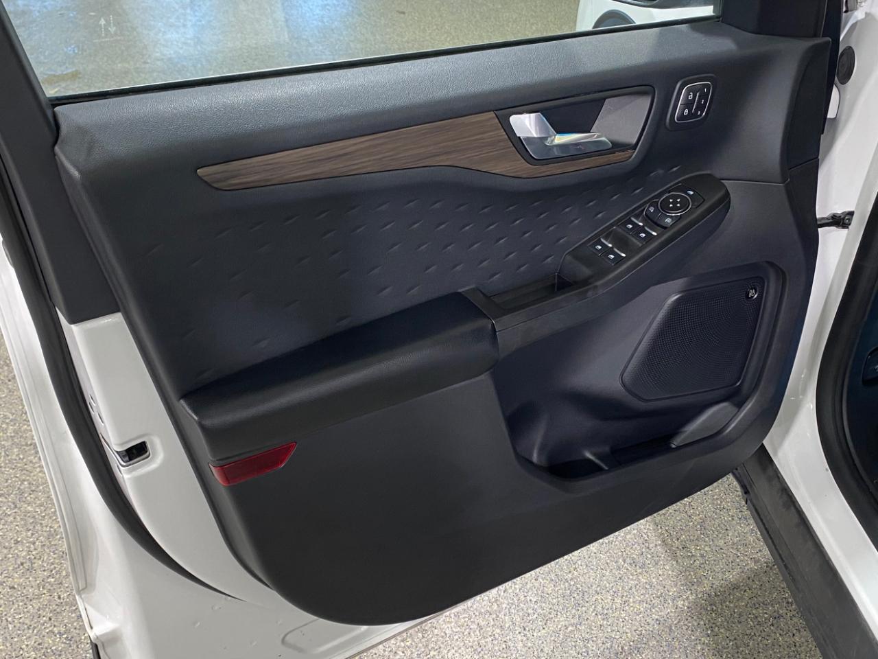 Ford Escape Hybrid Titanium 2020