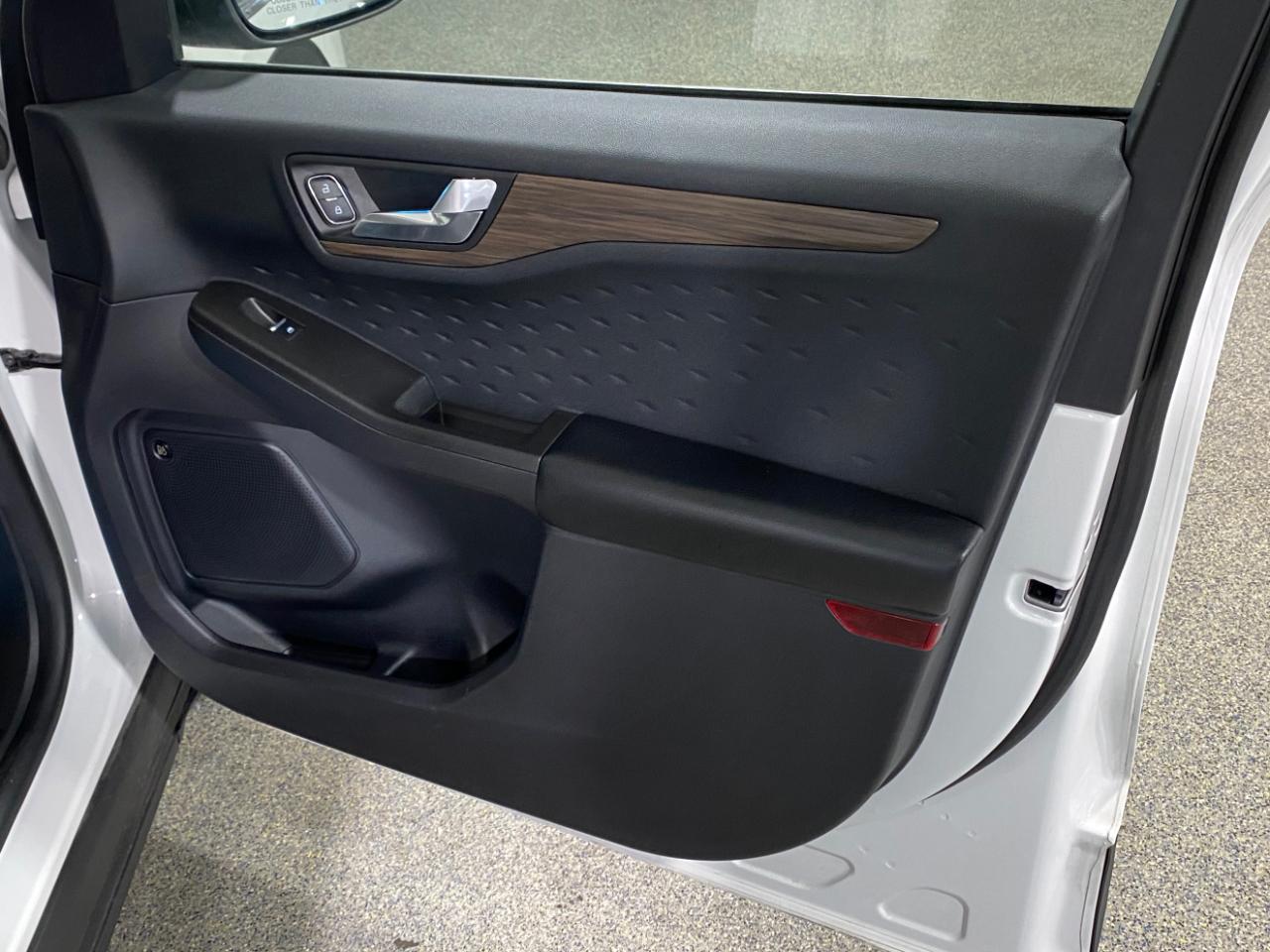 Ford Escape Hybrid Titanium 2020
