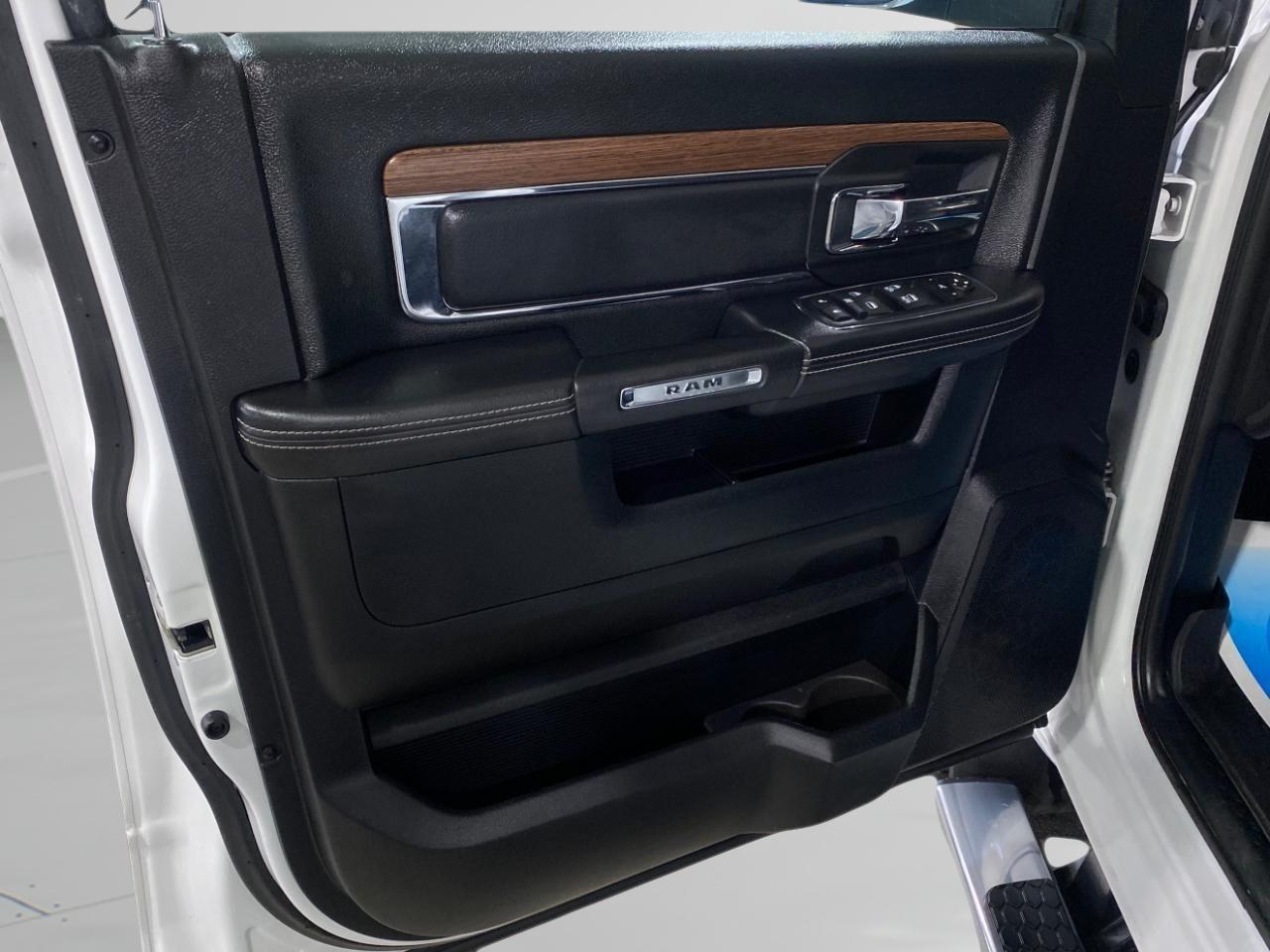 RAM 2500 Laramie Crew Cab SWB 4WD 2016