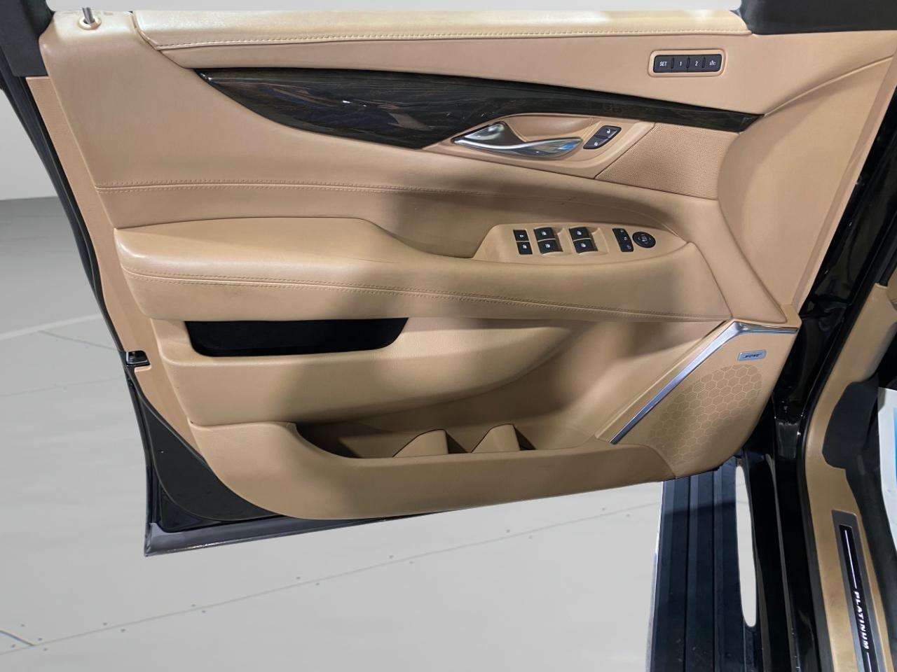 Cadillac Escalade Platinum 4WD 2018