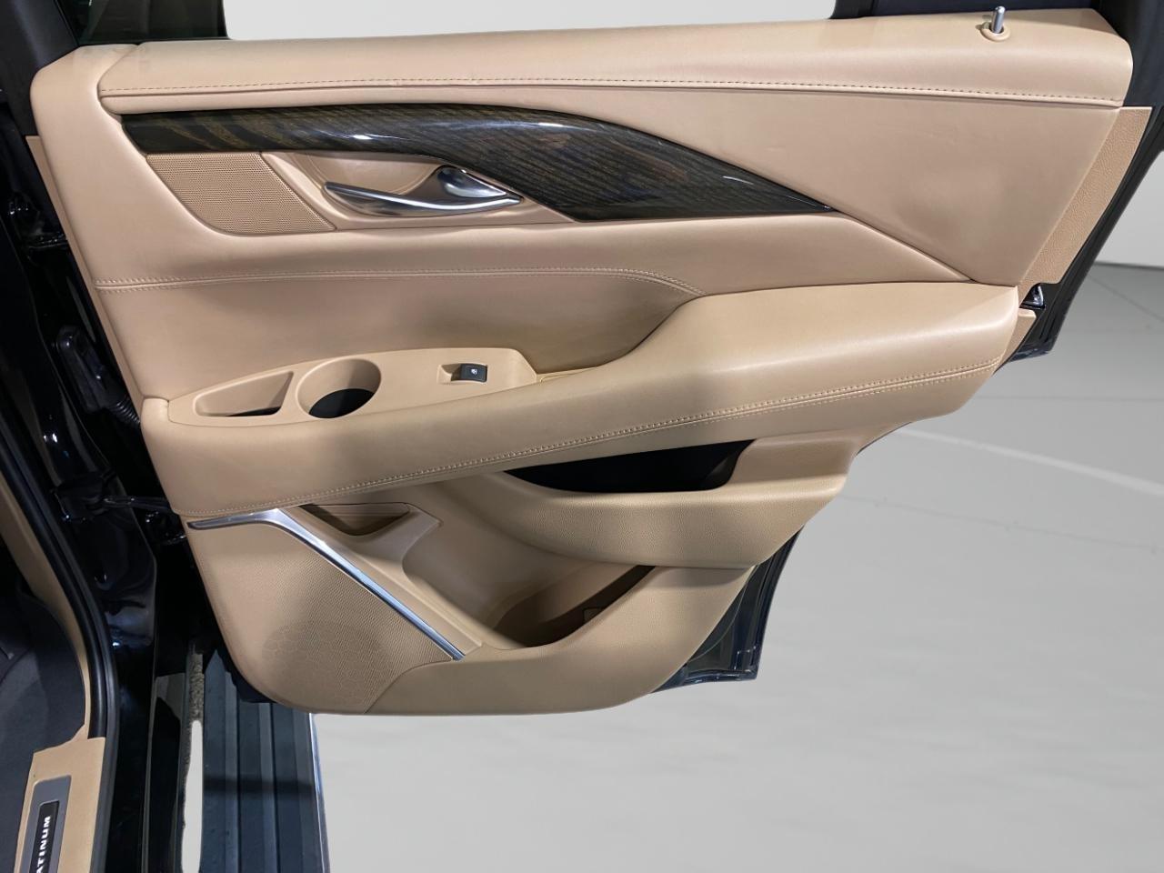 Cadillac Escalade Platinum 4WD 2018