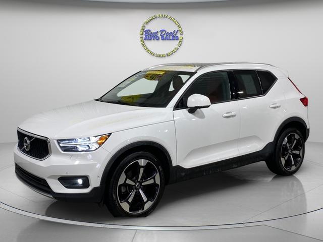 White 2019 Volvo XC40 SUV / Crossover All-Wheel Drive Automatic