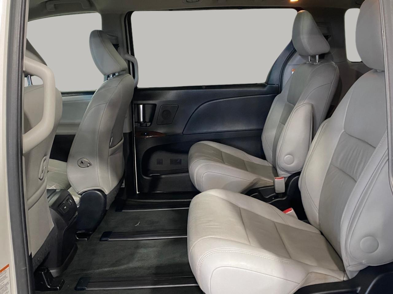 Toyota Sienna Limited AWD 7-Passenger V6 2015