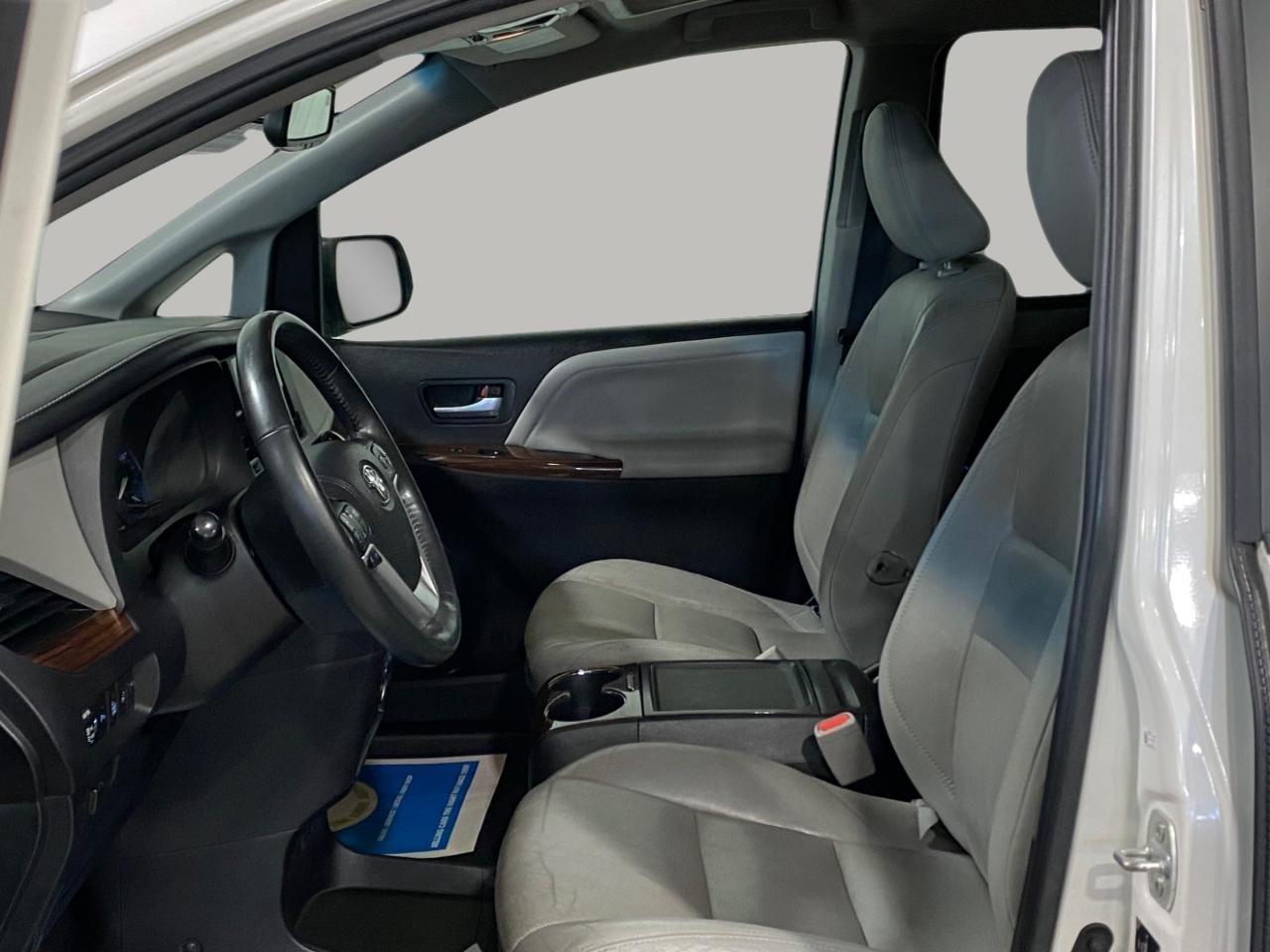 Toyota Sienna Limited AWD 7-Passenger V6 2015