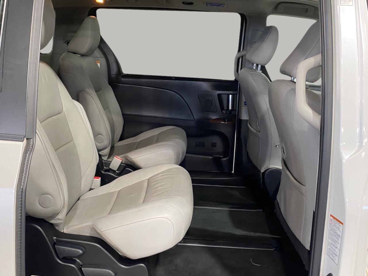 Toyota Sienna Limited AWD 7-Passenger V6 2015