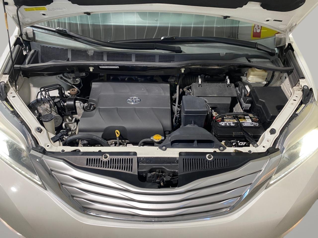 Toyota Sienna Limited AWD 7-Passenger V6 2015