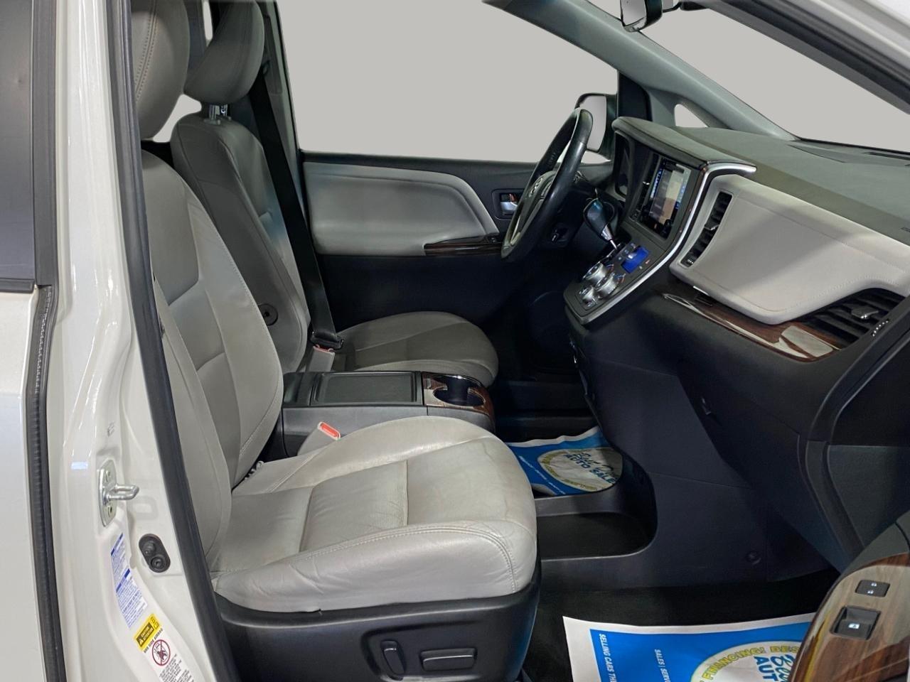 Toyota Sienna Limited AWD 7-Passenger V6 2015