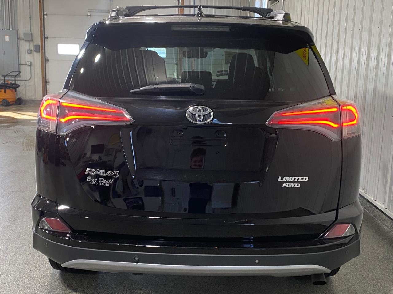 Toyota RAV4 Limited AWD 2017