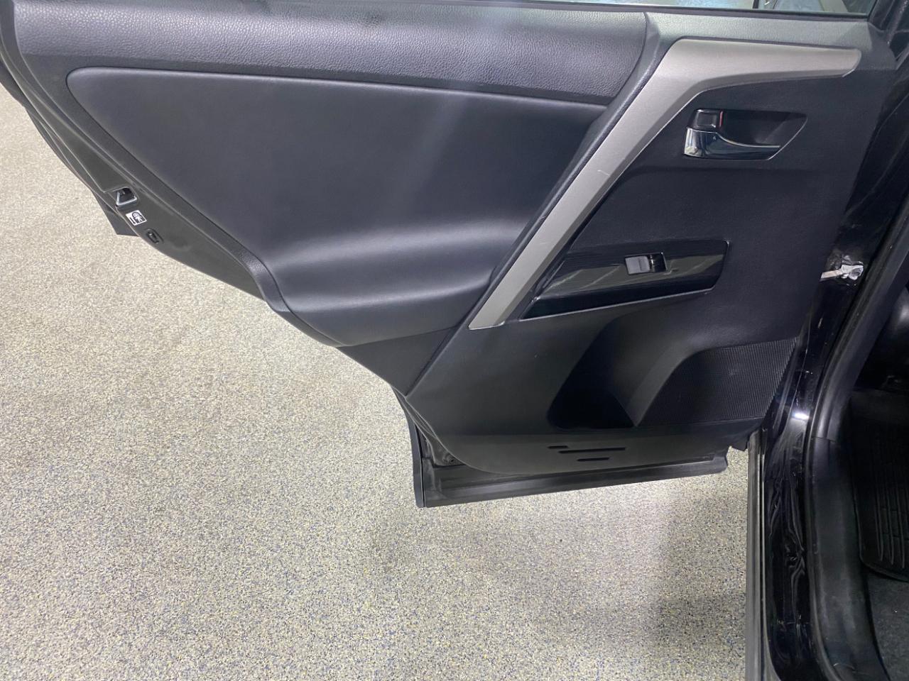 Toyota RAV4 Limited AWD 2017