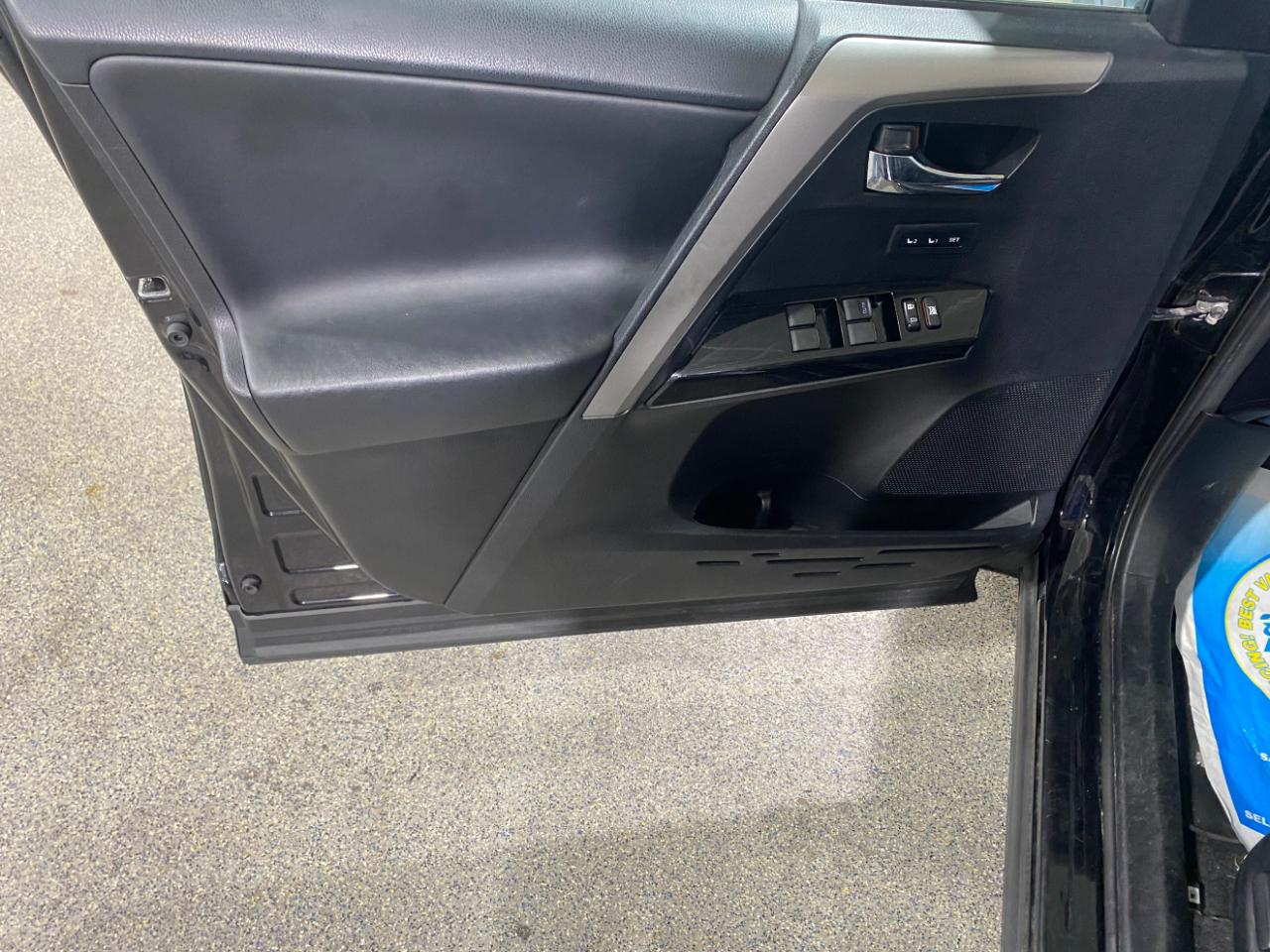 Toyota RAV4 Limited AWD 2017
