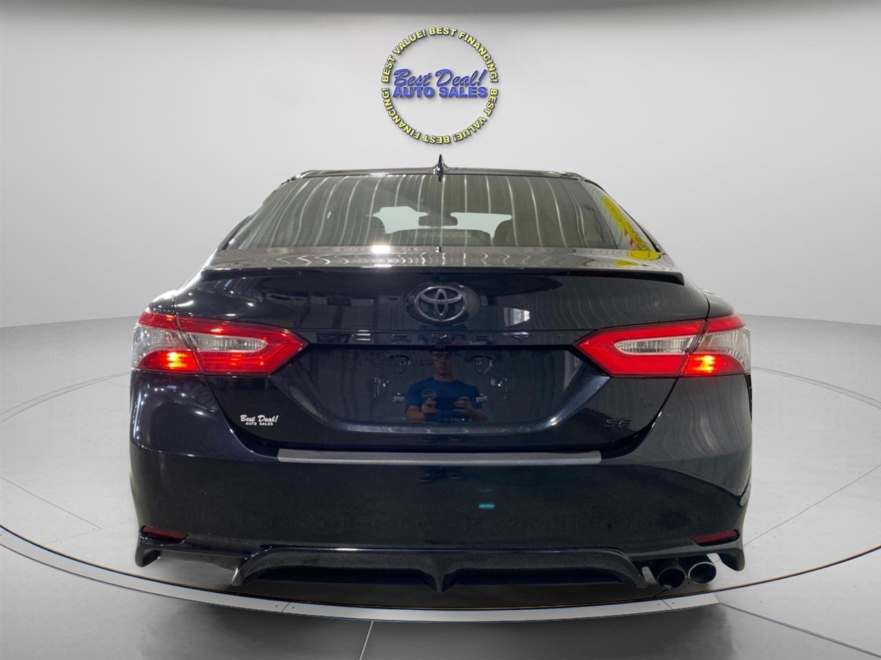Toyota Camry SE 2019