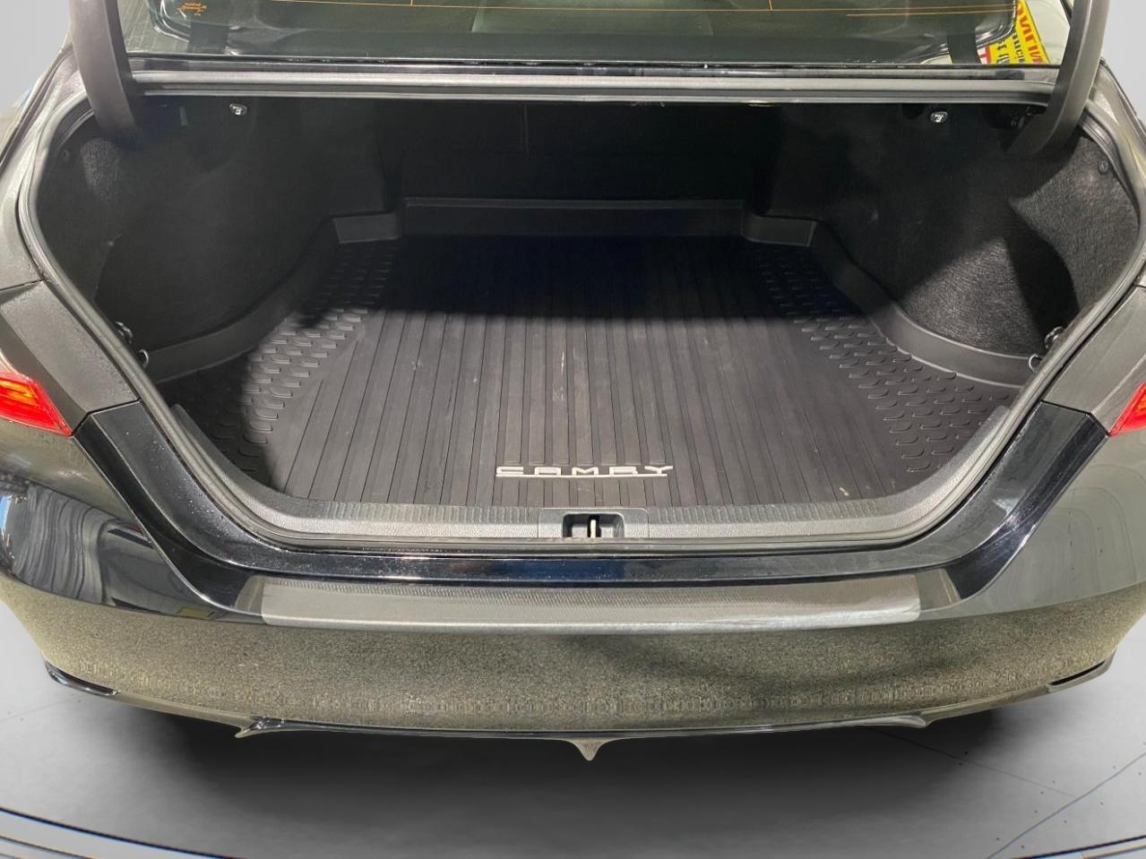 Toyota Camry SE 2019