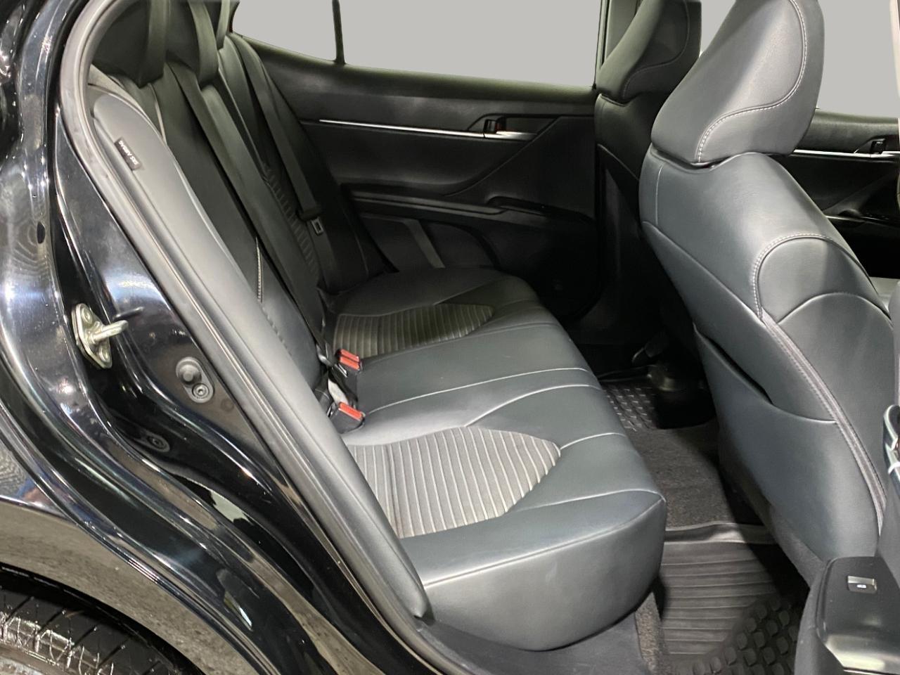 Toyota Camry SE 2019