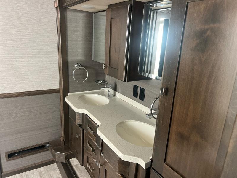 Vanleigh Vilano  2019