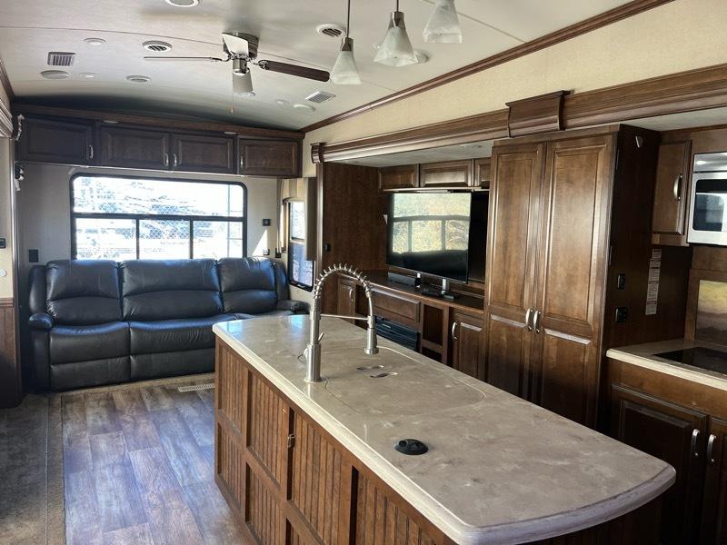 Forest River Cardinal  2016