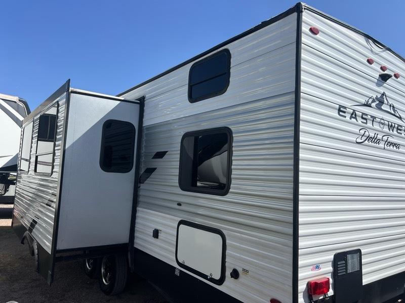 East To West Della Terra 271BH  2022