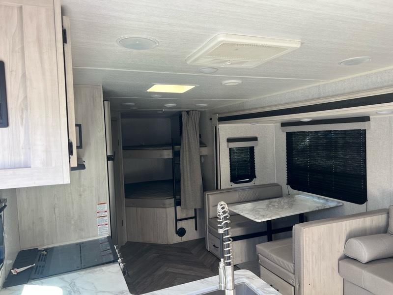 East To West Della Terra 271BH  2022