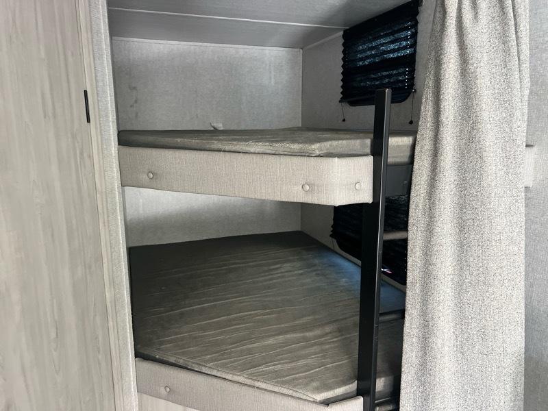 East To West Della Terra 271BH  2022