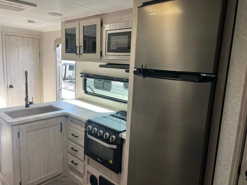 East To West Della Terra 271BH  2022