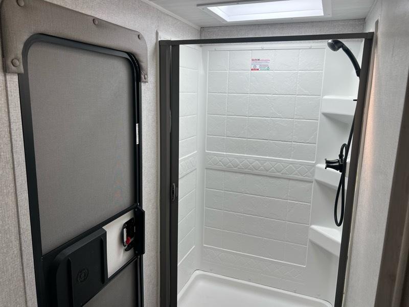 East To West Della Terra 271BH  2022