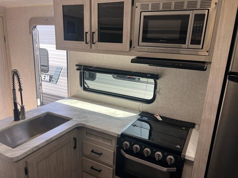 East To West Della Terra 271BH  2022