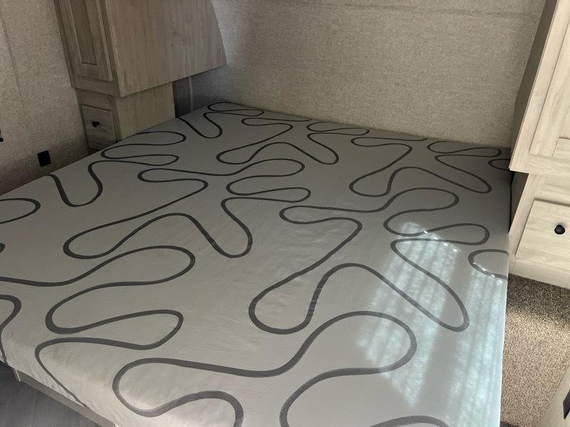 East To West Della Terra 271BH  2022