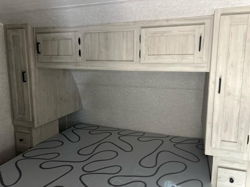 East To West Della Terra 271BH  2022