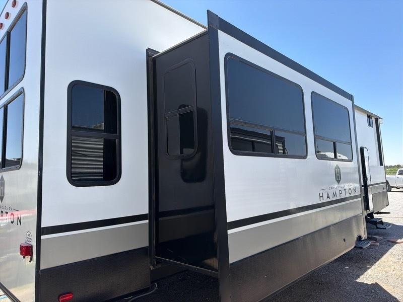CrossRoads RV Hampton  2023