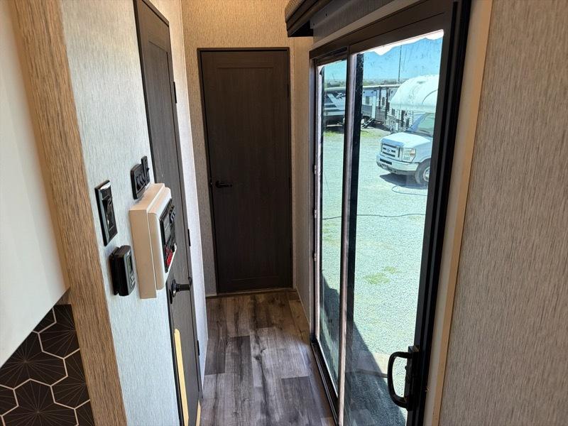 CrossRoads RV Hampton  2023