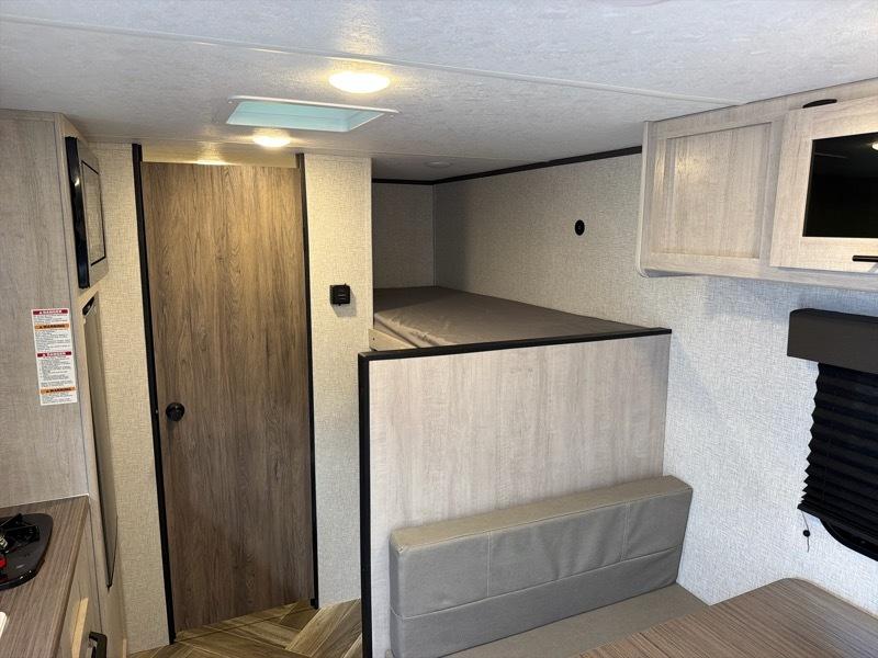 CrossRoads RV Zinger  2025