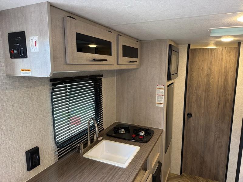 CrossRoads RV Zinger  2025