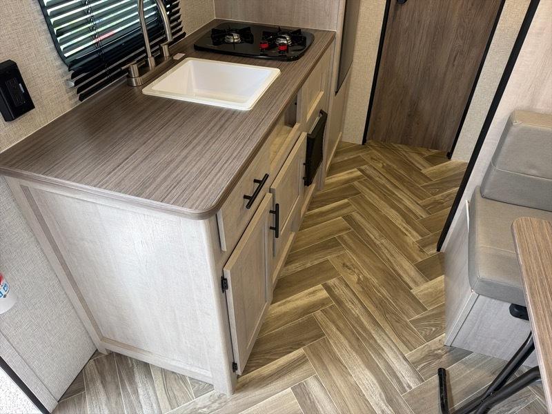 CrossRoads RV Zinger  2025