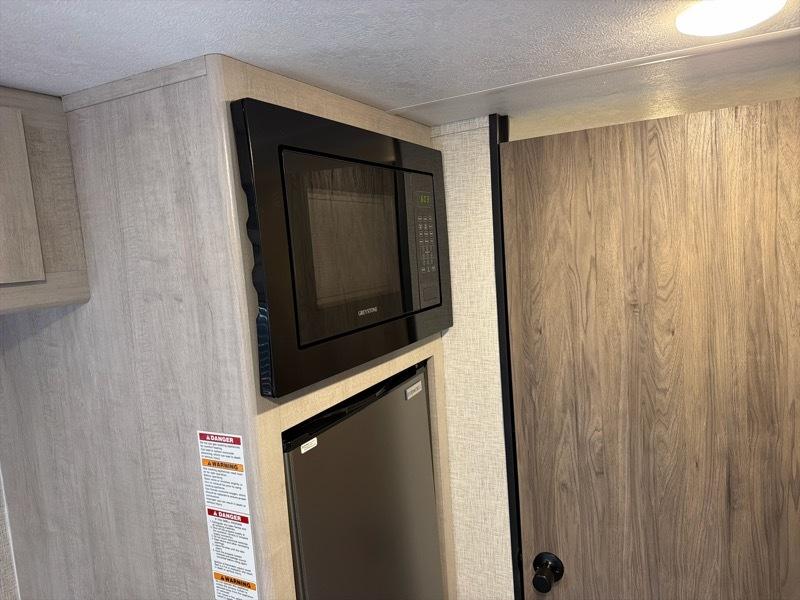 CrossRoads RV Zinger  2025