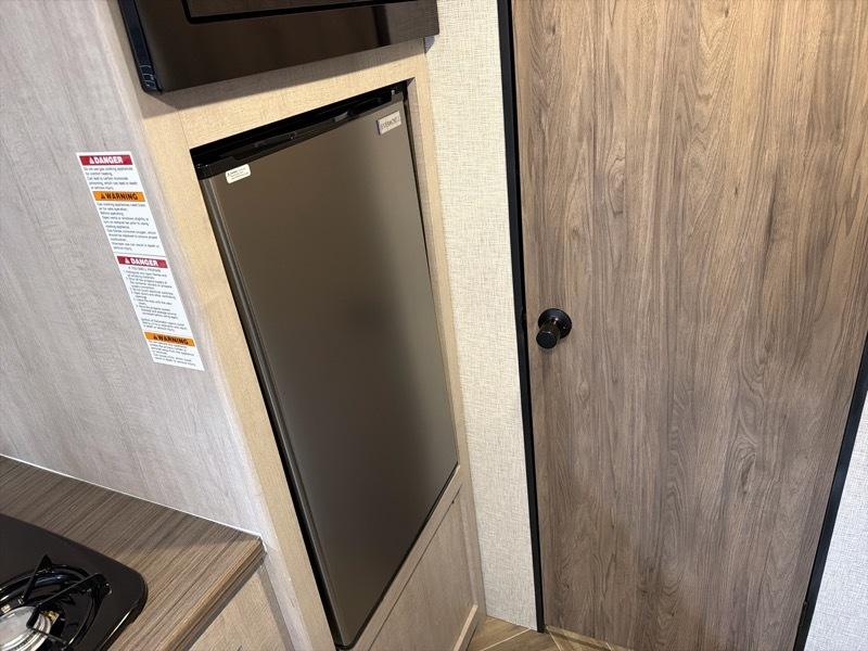CrossRoads RV Zinger  2025