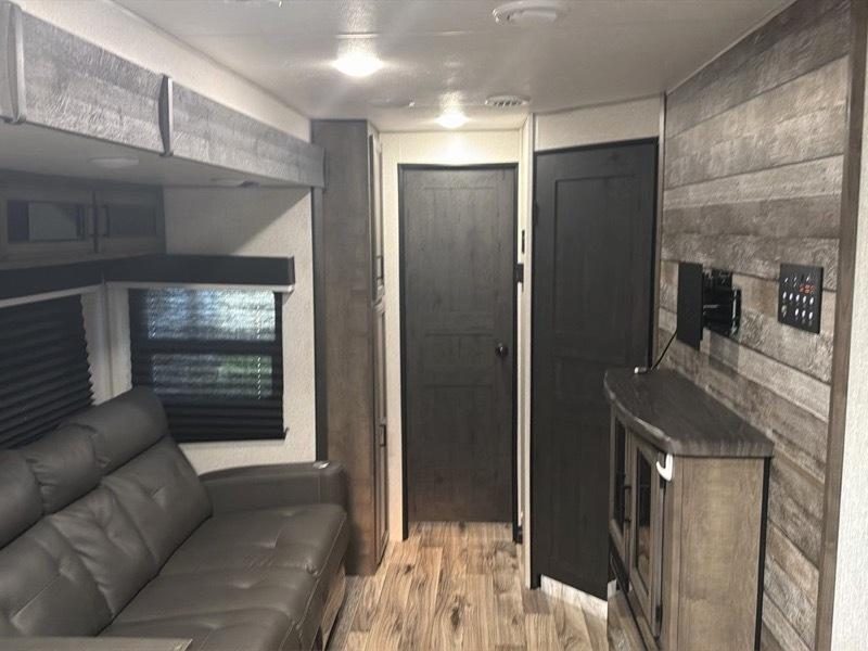 Venture RV Sport Trek  2022