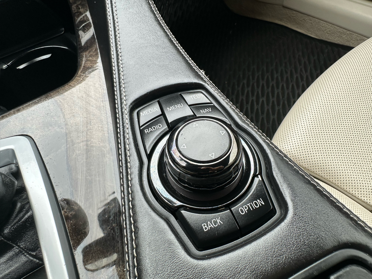 BMW 6 Series 2dr Conv 650i xDrive 2013 BMW 6 Series 2dr Conv 650i xDrive 2013