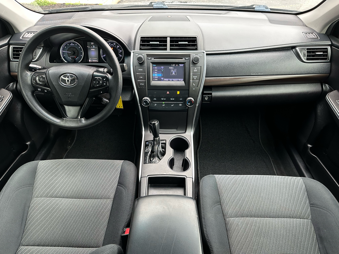 Toyota Camry LE Auto (Natl) 2017