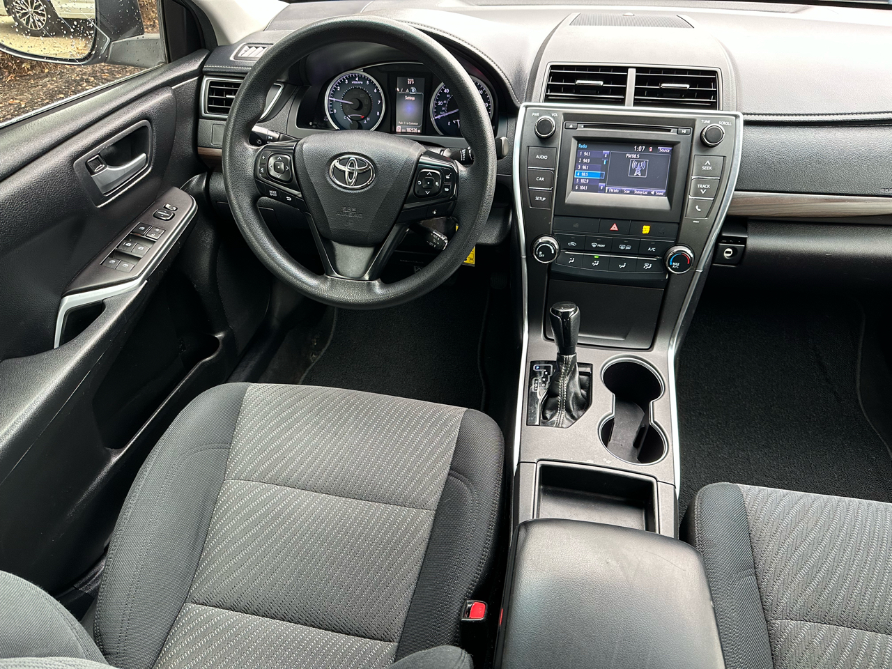 Toyota Camry LE Auto (Natl) 2017