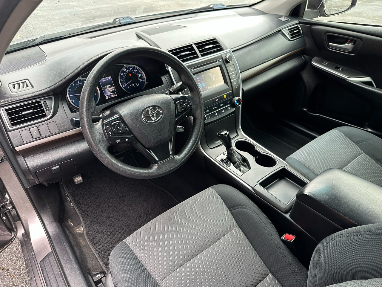 Toyota Camry LE Auto (Natl) 2017