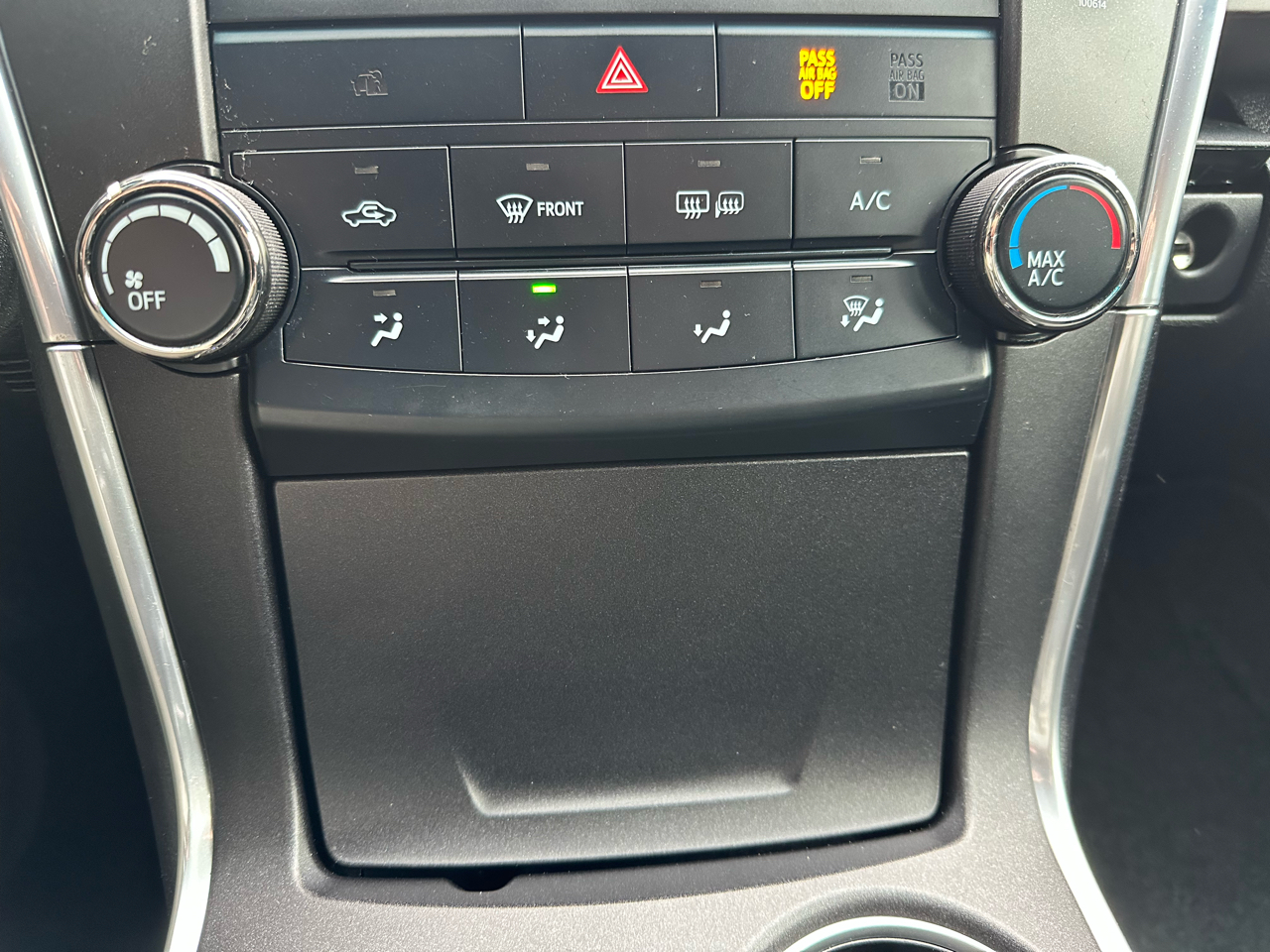 Toyota Camry LE Auto (Natl) 2017