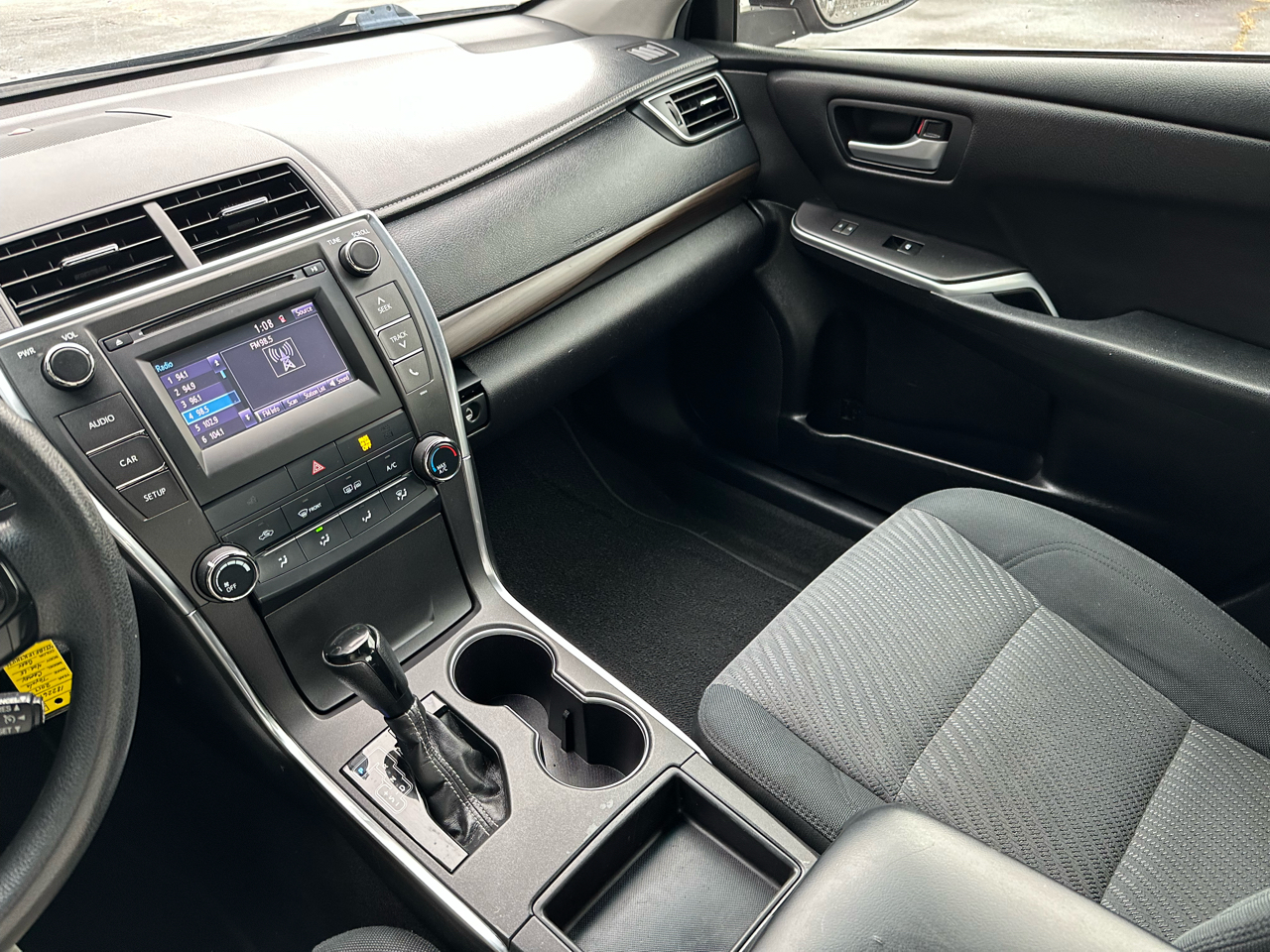 Toyota Camry LE Auto (Natl) 2017