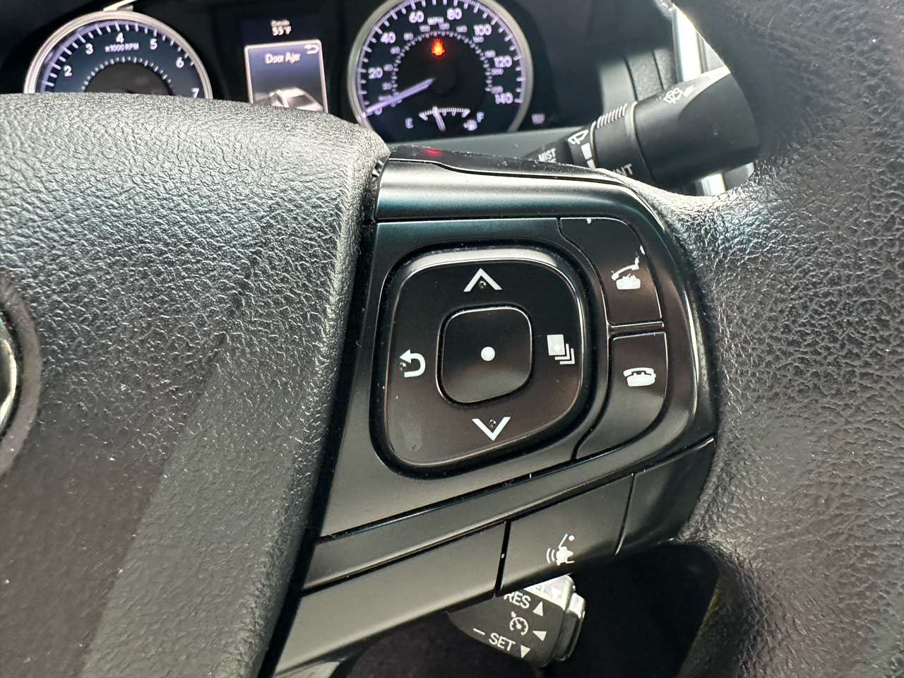 Toyota Camry LE Auto (Natl) 2017