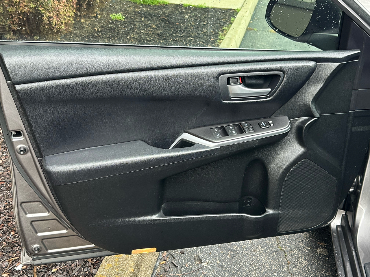 Toyota Camry LE Auto (Natl) 2017